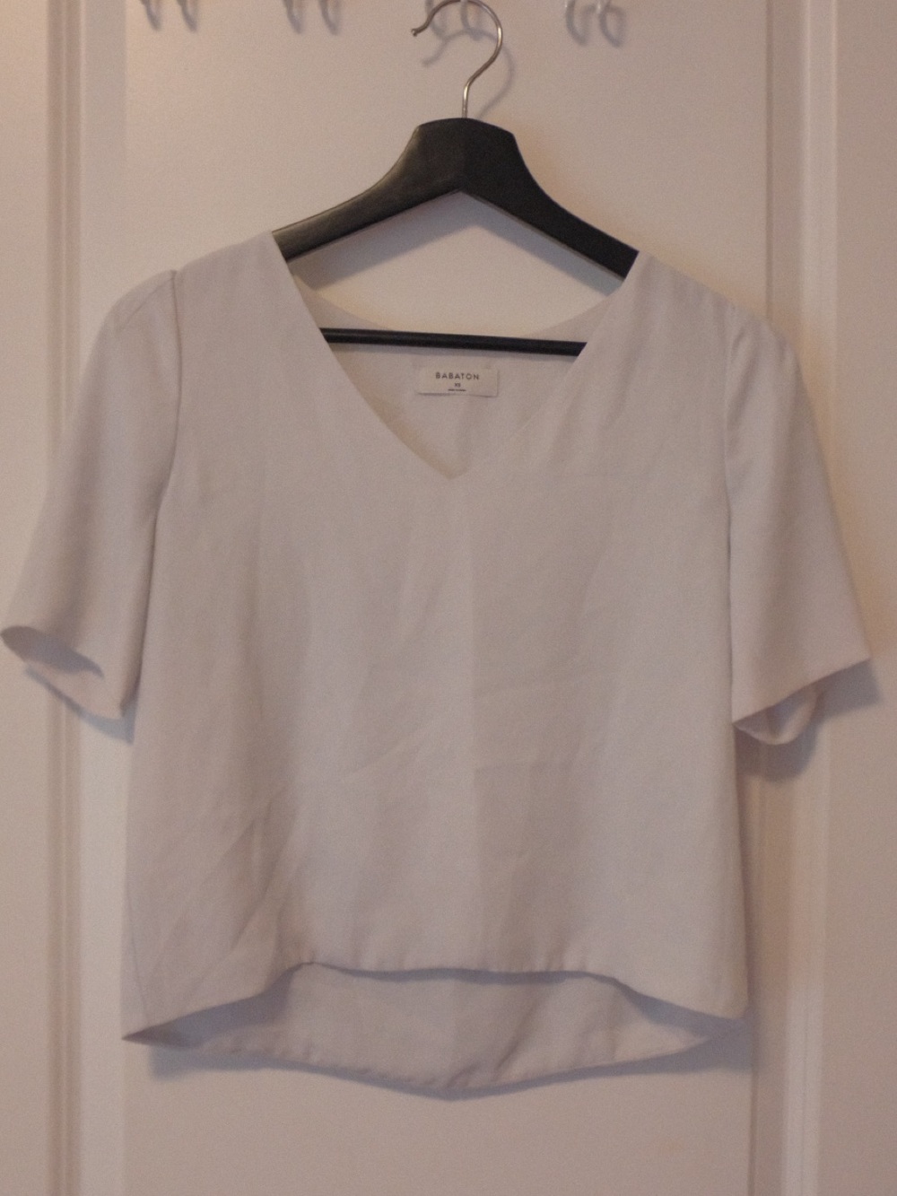 Babaton Pale Gray V-Neck Short Sleeve Blouse
